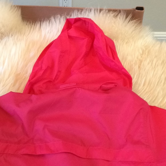 Columbia bright pink windbreaker w/ packable hood - Picture 9 of 12
